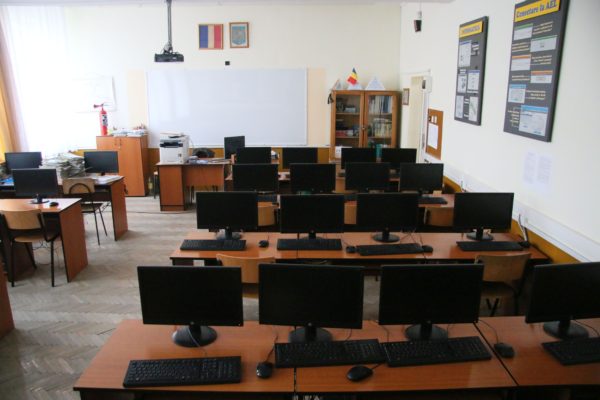 Laborator Informatica Scoala Gimnaziala "Lucian Blaga" Satu Mare